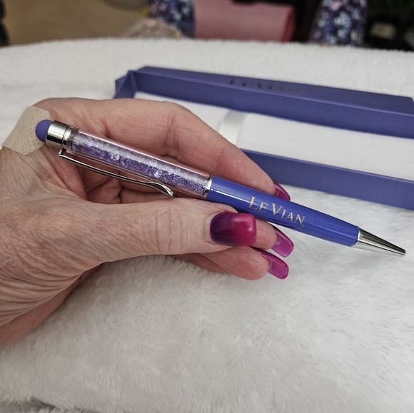 LeVian Violet diamond Theme Crystal Pen/Stylus in original box, 2023 - Picture 2 of 6